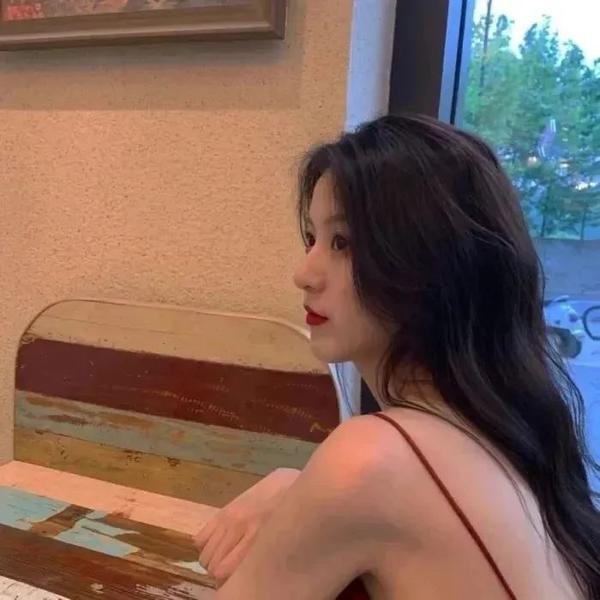 跪毯旁的眼泪